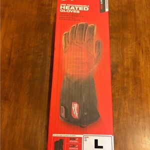 NEW IN BOX MilwaukeeUSB Rechargeable Heated Gloves - Black/Red (Large)